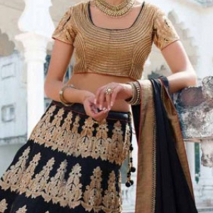 lehenga-choli-noir-dore