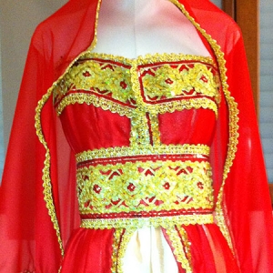 robe-kabyle-rouge-satin-duchesse