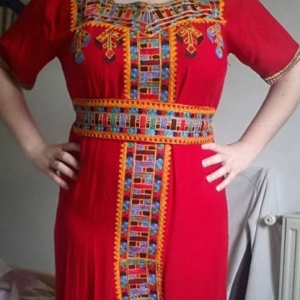 robe-kabyle-rouge-traditionnelle