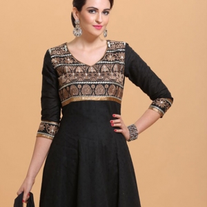 salwar-kameez-noir-traditionnelle-moderne