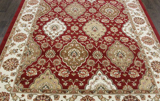 tapis persan rouge traditionnel